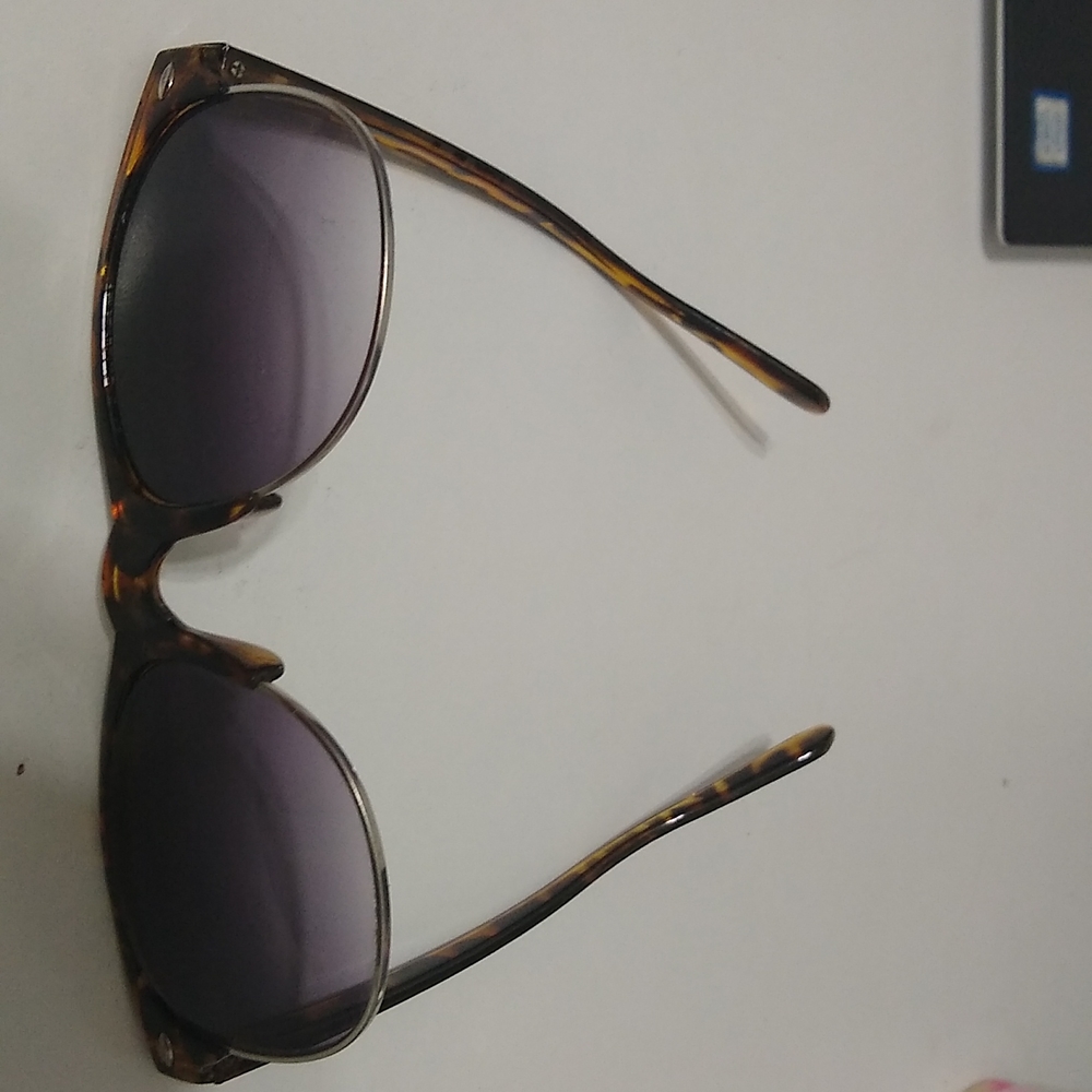Leopard print sunglasses